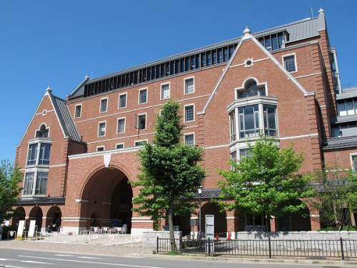 The business school offers excellent facilities